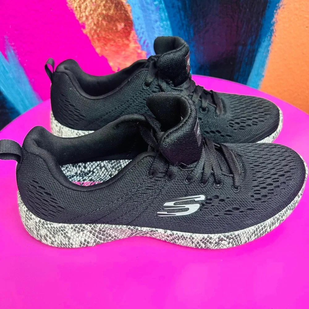Skechers Womens 7.5 Lite-Weight Air Memory Foam Sneakers Black Snakeskin New